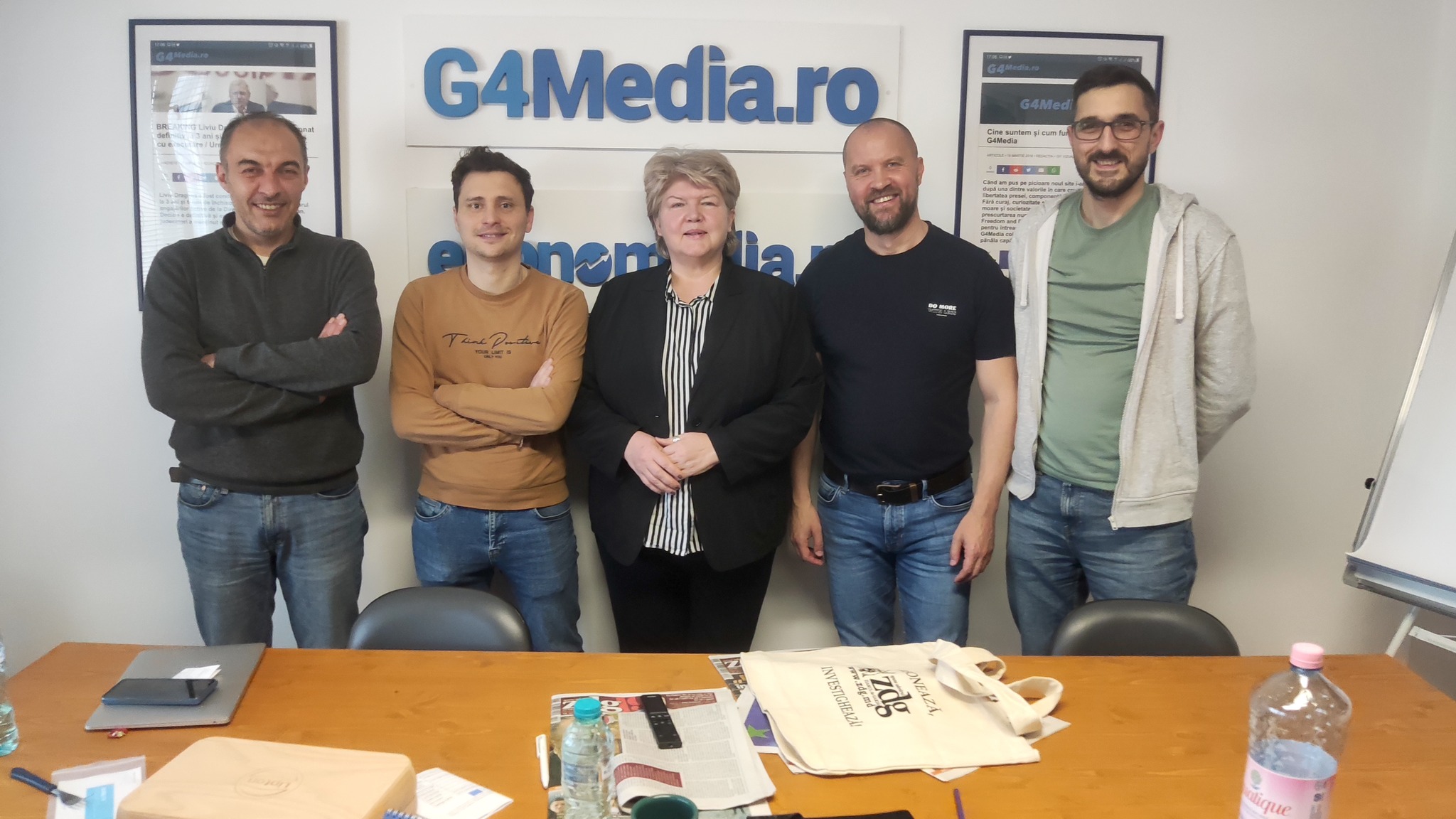 Trei jurnaliști de la Ziarul de Gardă vizitează în aceste zile redacția G4 Media din București