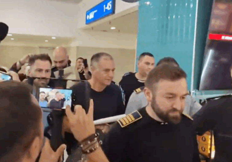 Ionut Costea a fost adus incatusat inapoi in Romania: „Ionut, a zis cumnatul tau ca te saluta!”
